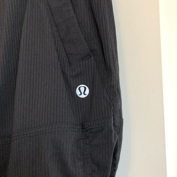 Lululemon Studio Crop - Picture 5 of 7